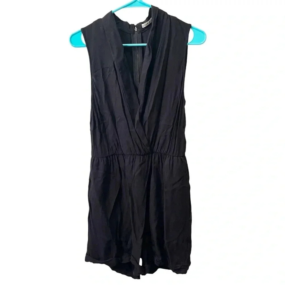 Alice + Olivia Romper Women’s Size 2 Black Zip Up Back V Neck Flowy